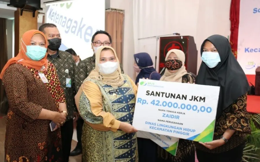 Bupati Bengkalis Minta Semua Pihak Lindungi Pekerja dengan BPJamsostek