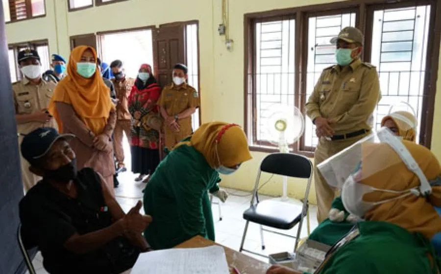 Bupati Alfedri Tinjau Vaksinasi Massal di 4 Kecamatan