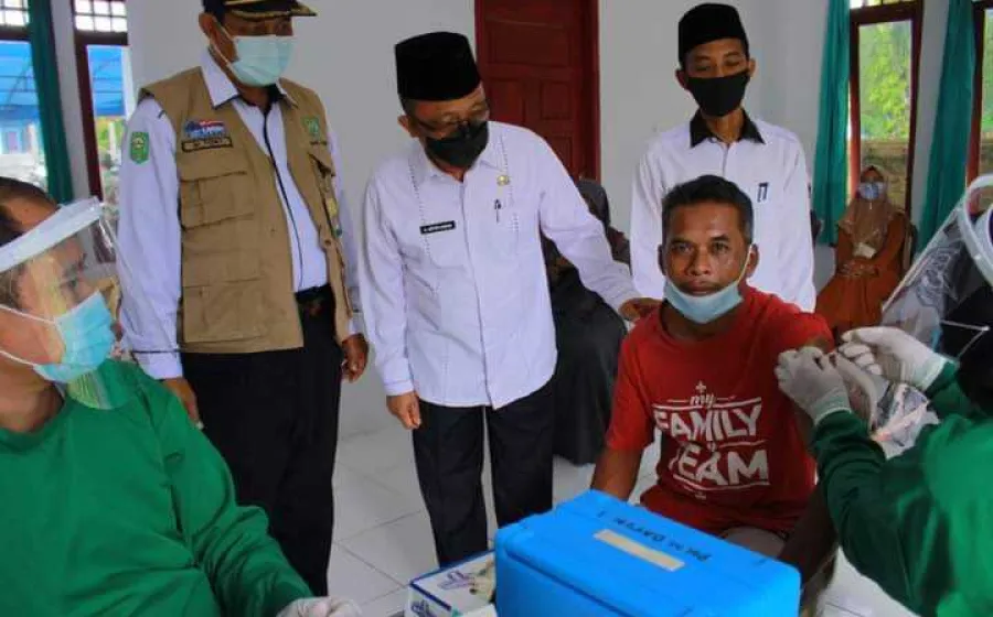 Sekdakab Siak Arfan Tinjau Pelaksanaan Vaksin Serentak Se-Kabupaten Siak