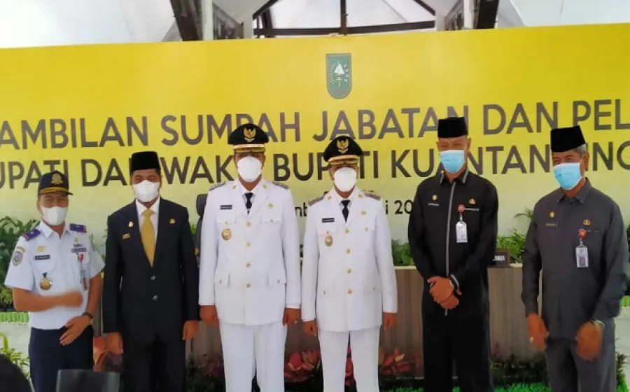 Gubenur Riau Lantik Bupati Kabupaten Kuansing