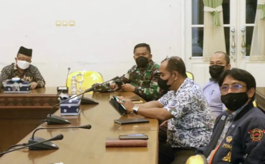 Sekda Arfan Mengikuti Rakev Virtual Perkembangan Pelaksanaan PPKM Mikro Bersama Ketua KPC-PEN