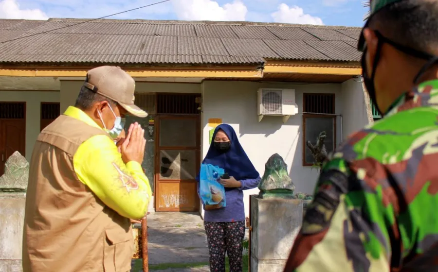 Bupati Alfedri Kunjungi Warga Isolasi Mandiri Di Tualang