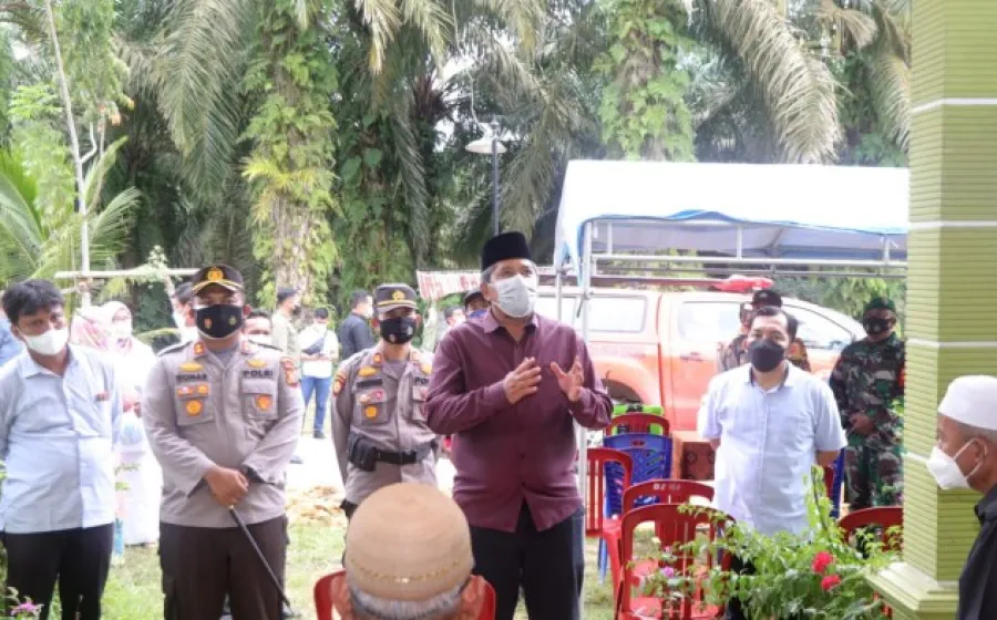 Kapolres Siak Bupati Siak Alfedri Berikan Bantuan Masker untuk Rumah Ibadah di Kecamatan Lubuk Dalam Dan Kerinci Kanan