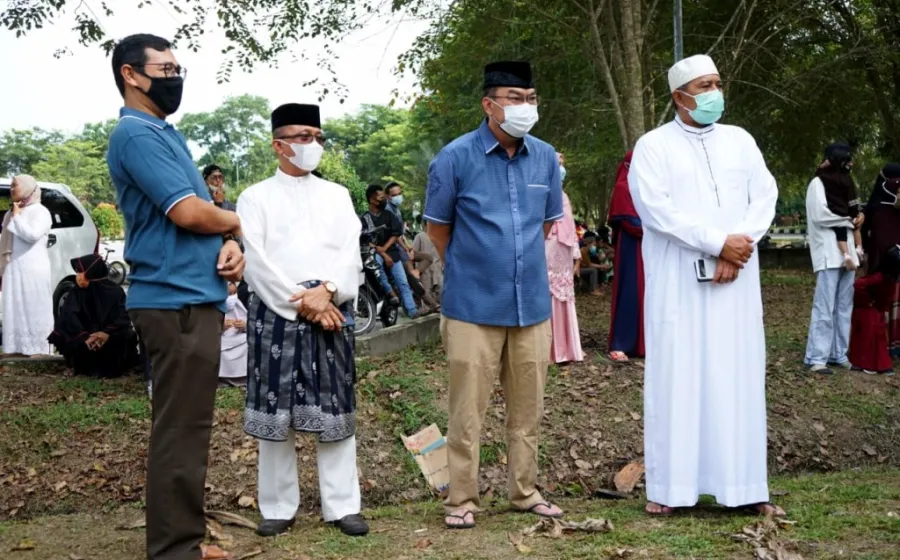 Bupati Alfedri Tinjau Pelaksanaan Ibadah Pemotongan Hewan Qurban