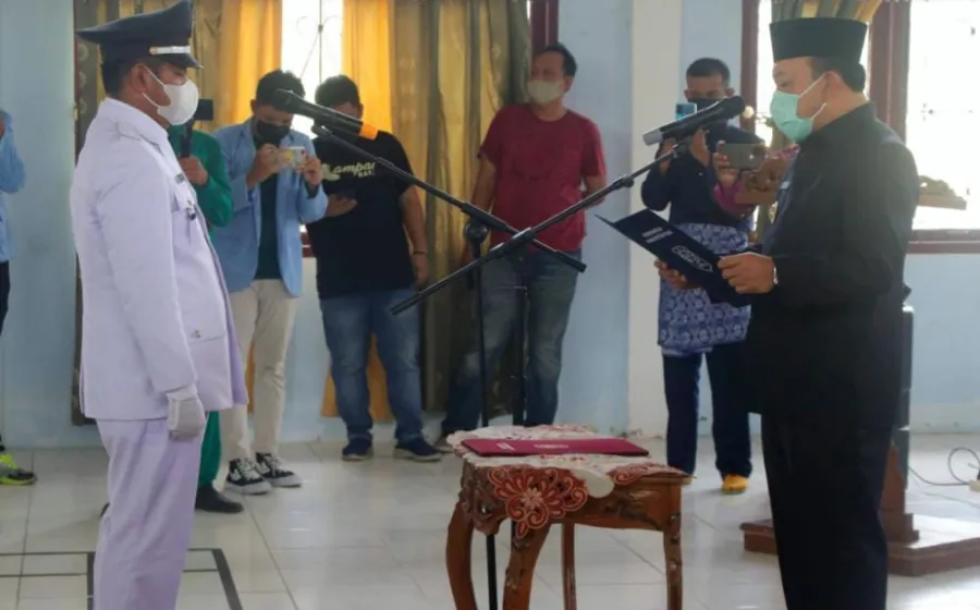 Lantik Penghulu Kampung Benteng Hulu, ini pesan Husni