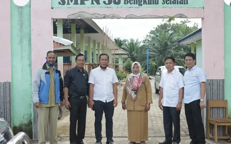 Komisi III DPRD Bengkulu Selatan Tinjau Proyek Rehabilitasi Dua Gedung Sekolah